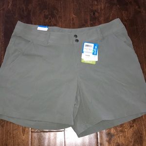 NEW Columbia women’s shorts water resistant